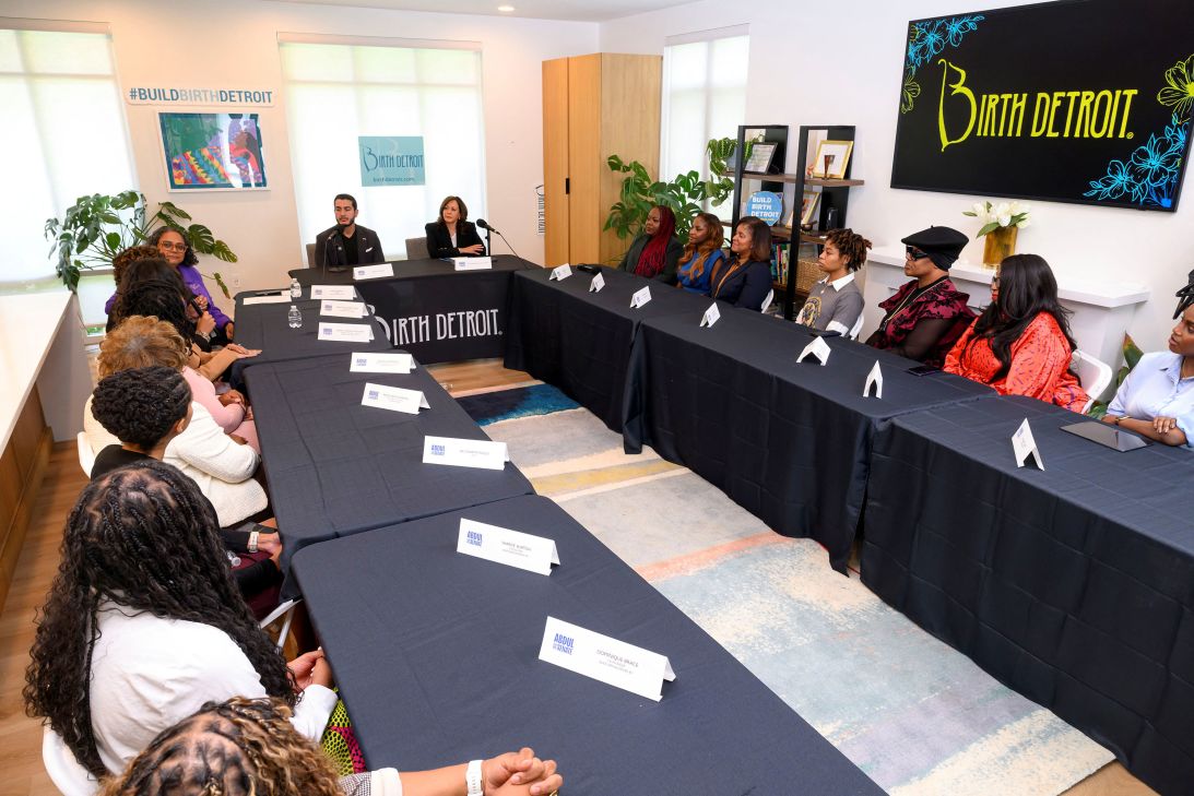 El-Sayed and former Vice President Kamala Harris participate in a roundtable discussion on reproductive health in Detroit on September 22.