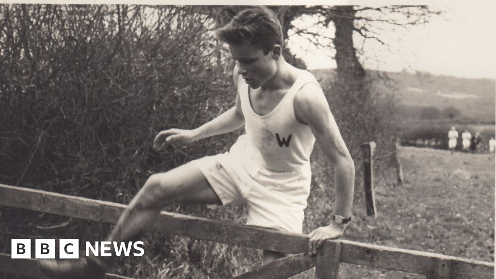 Jeffrey Archer 'nostalgic' about Somerset upbringing before death - BBC
