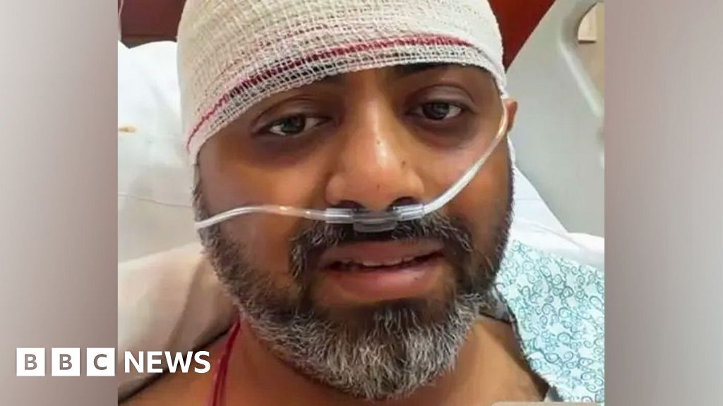 Flydubai co-pilot attacked captain with axe, UAE official says - BBC