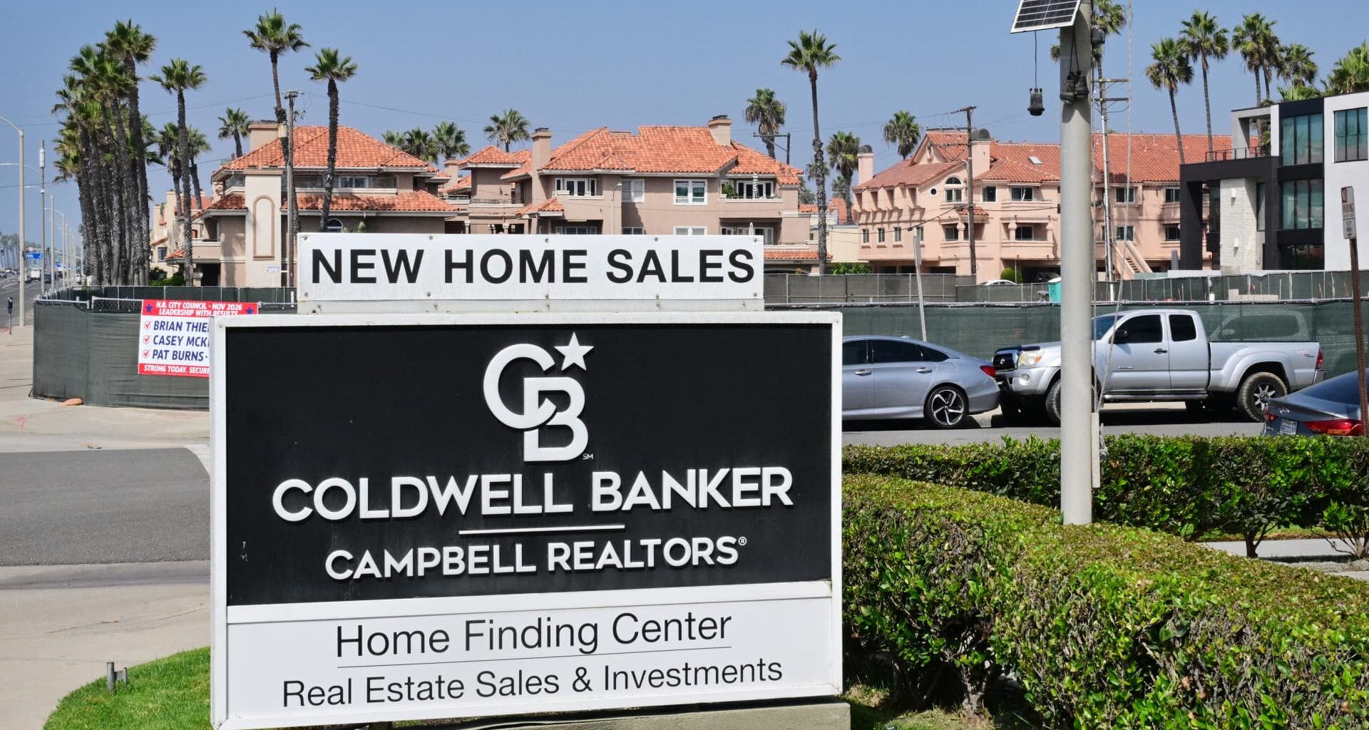 Refinance demand is now half what it was a year ago, as mortgage rates rise again