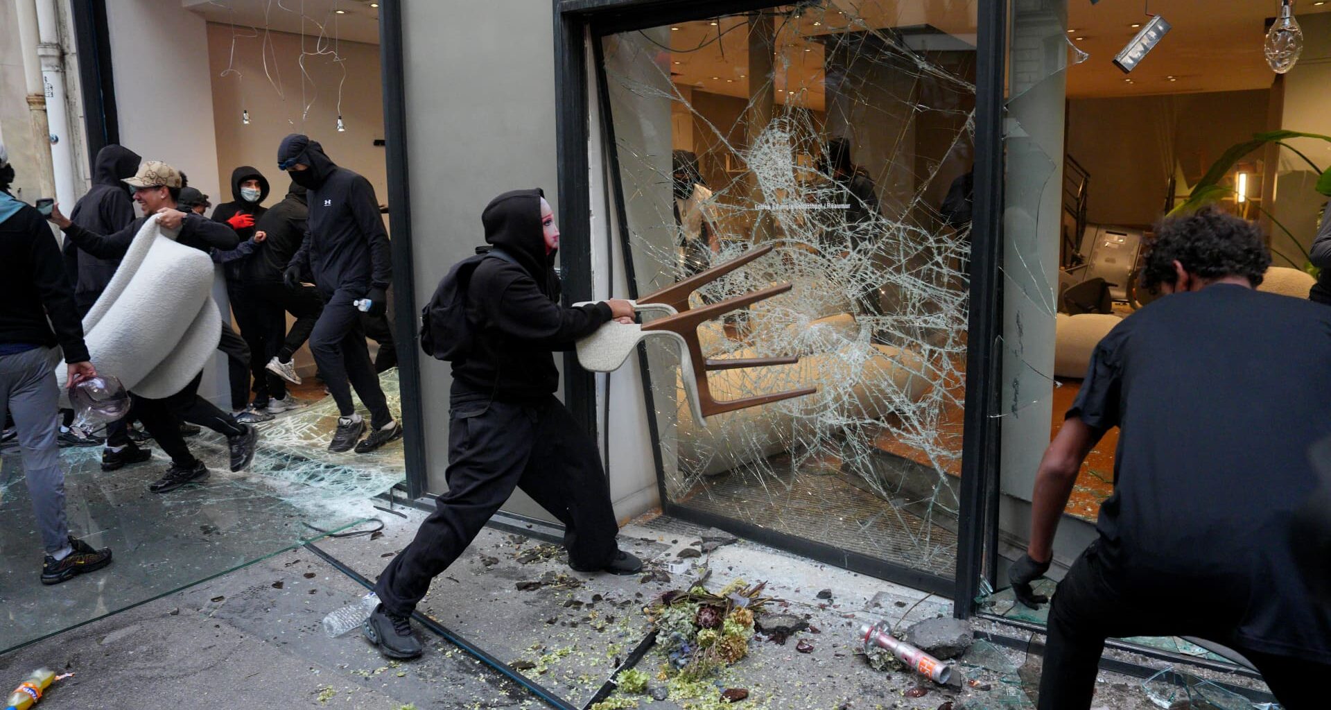France protests: Curfews calm unrest as Macron tours Gulf