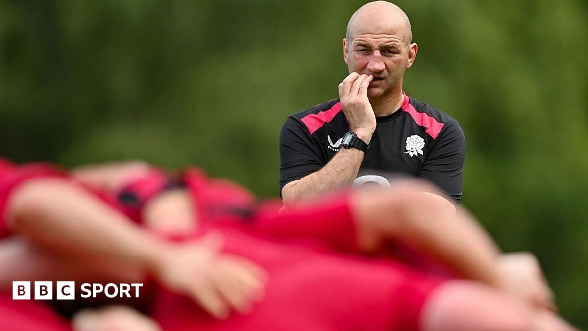 Steve Borthwick watches England training