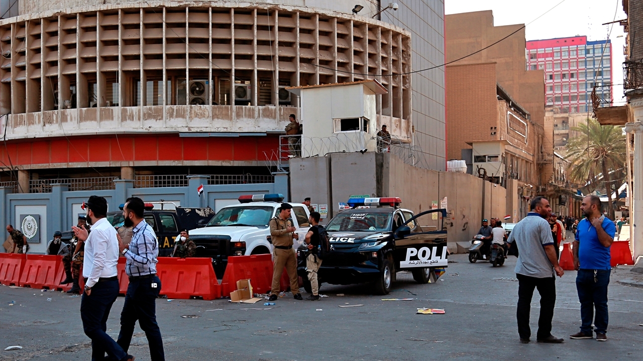 Iraq devalues its currency as Iran-U.S. war disrupts oil shipping routes