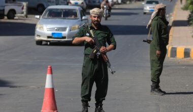 Yemen war live: Yemeni forces claim key heights as Houthi attacks go on | Houthis News
