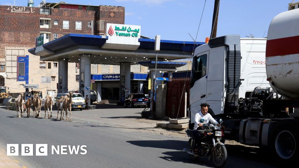 Missiles intercepted near Riyadh after Saudi coalition hits Yemen fuel depot - BBC