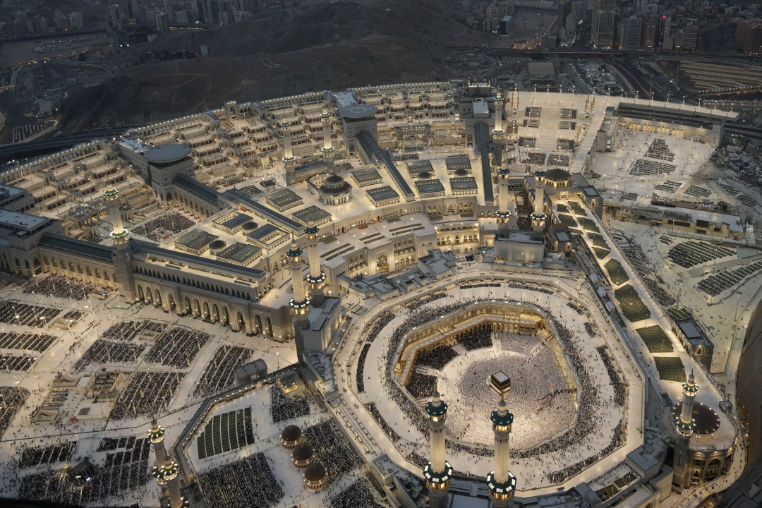 Man, Woman Executed for 'Indecent Acts' in Mecca Mosque