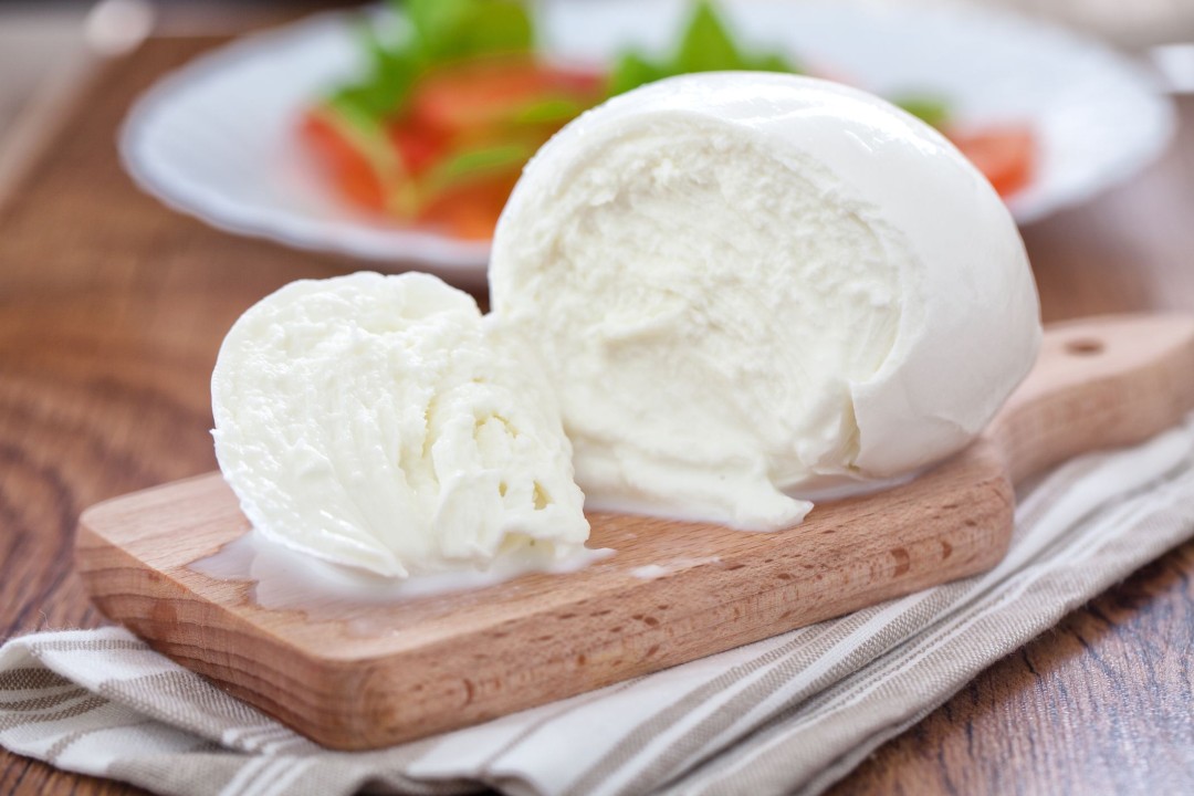 Italy's Mozzarella Output Halts in Industry Where 'Every Hour Counts'