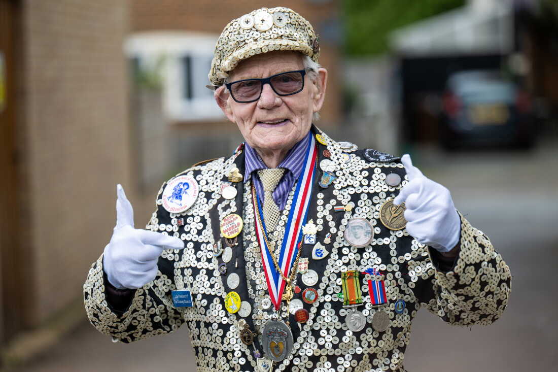 George Major the Pearly King of Stoneleigh, Surrey 