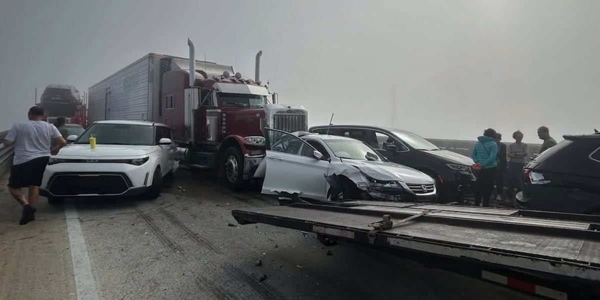 Fifteen 18-wheelers involved in 50-car pileup on I-95; roadway reopens