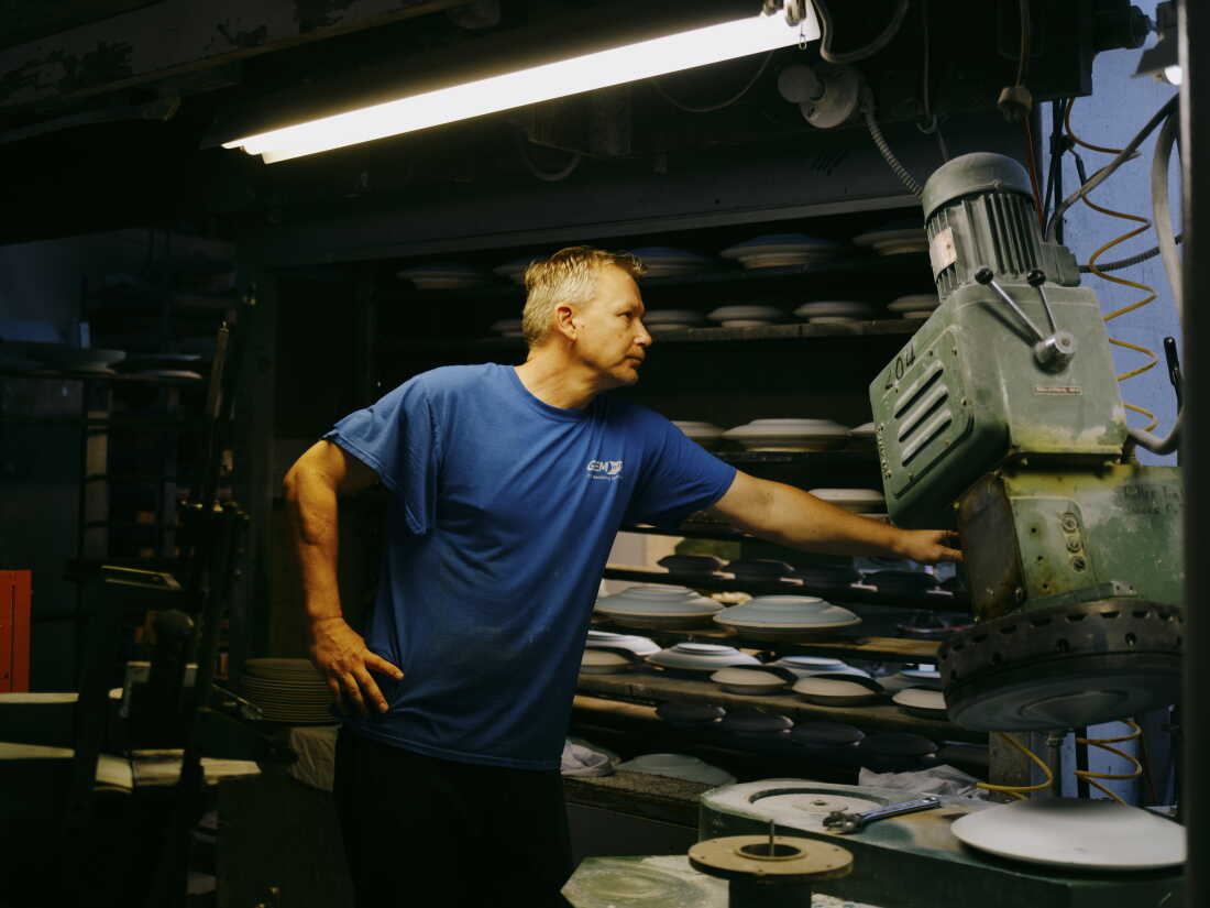 Pickard China factory is full of hulking, noisy, clay-splattered machines. The company’s team of gilders mixes the chemical in with the pigments they use to handpaint plates, cups and other high-end porcelain homewares.