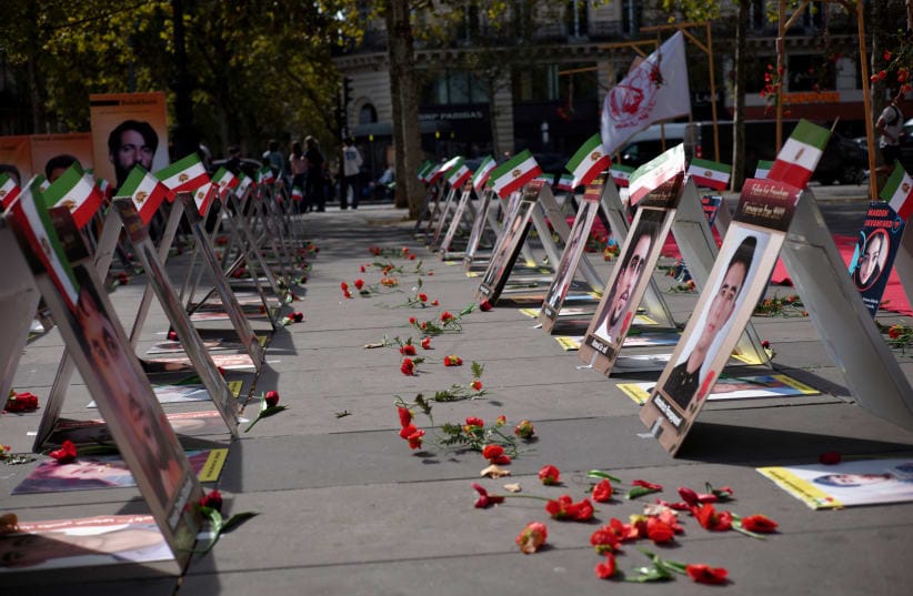 Neither Shah Nor Mullah protest against the executions carried out in Iran by Ayatollah Khamenei's regime in the city of Paris in France on September 19, 2026. 