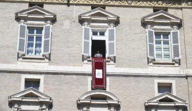 Pope at Angelus: Saint Francis shows us how to build peace through fraternal love