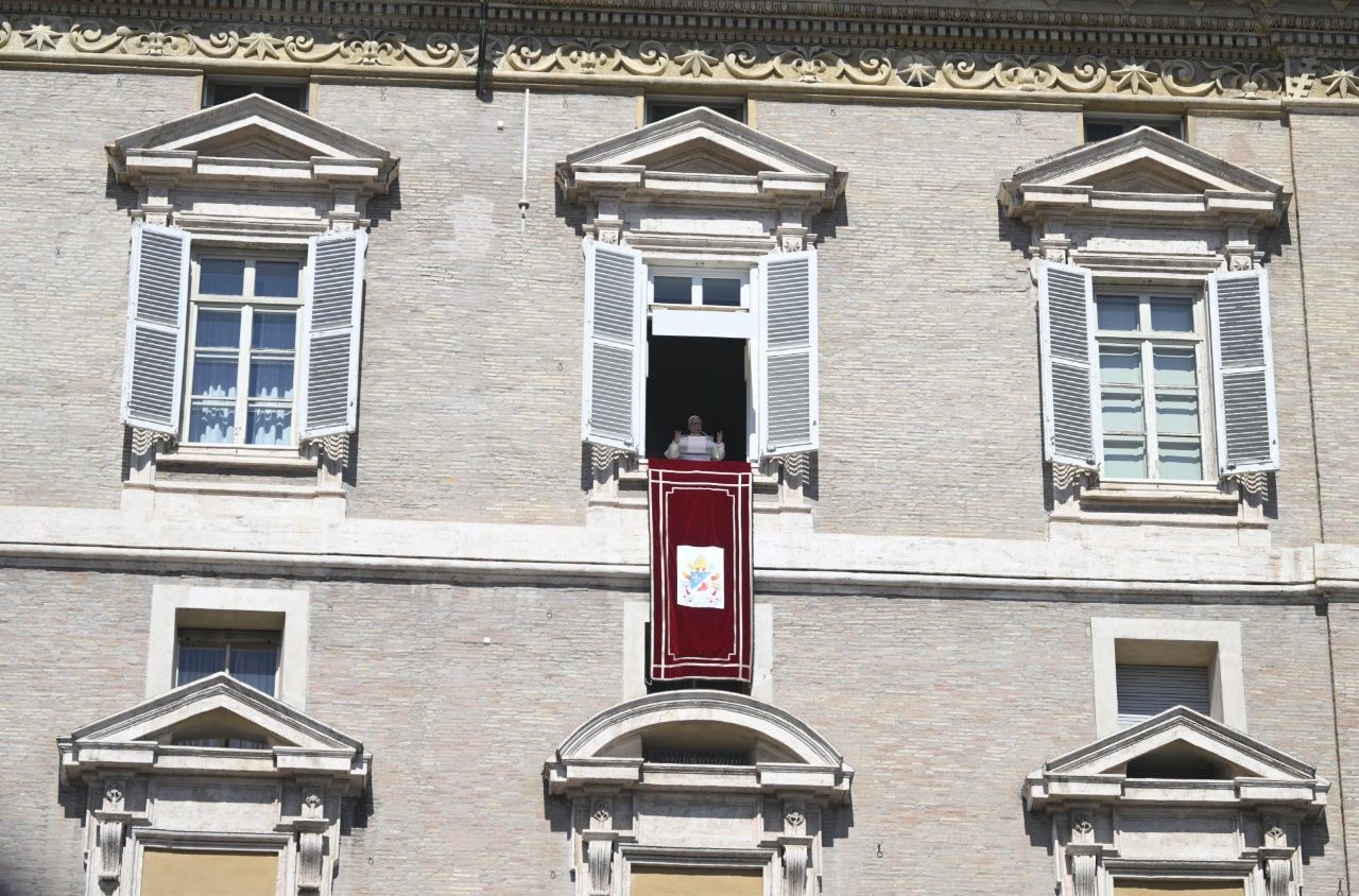 Pope at Angelus: Saint Francis shows us how to build peace through fraternal love