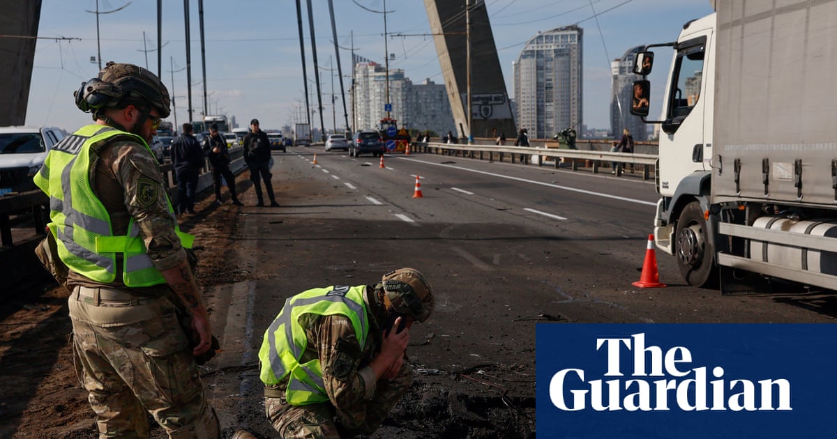 Russia strikes Kyiv bridge as German chancellor visits Ukraine in show of support | Kyiv