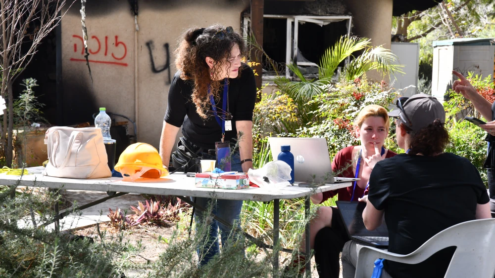 Dr. Nirit Shalev-Khalifa and members of the Yad Ben-Zvi documentation team work at Kibbutz Be’eri following the Hamas-led terrorist attacks in southern Israel on Oct. 7, 2023. Photo by Sarit Uzieli.
