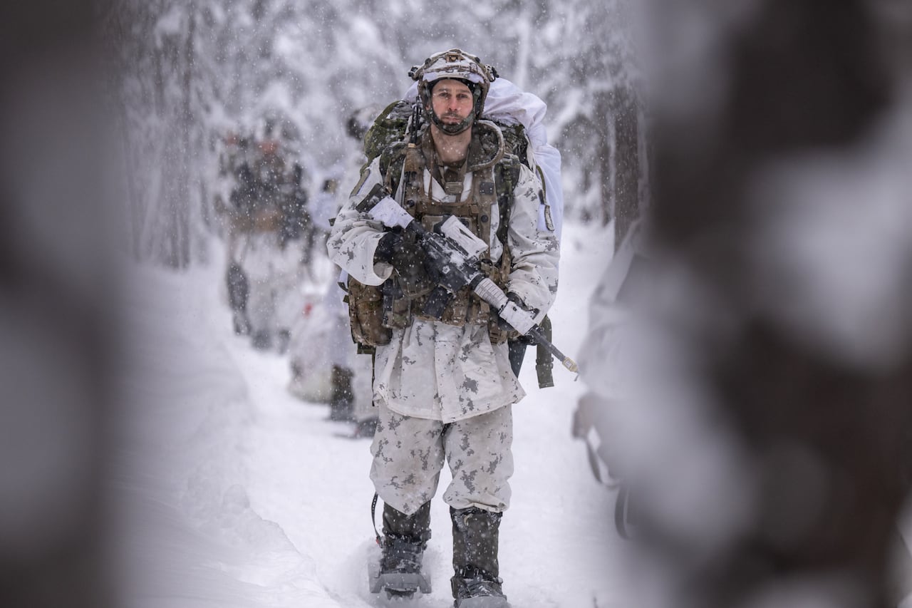 Members of Mike Company, 3rd Battalion, The Royal Canadian Regiment, during an infil at Yukon Training Area, Alaska on February 18, 2026,