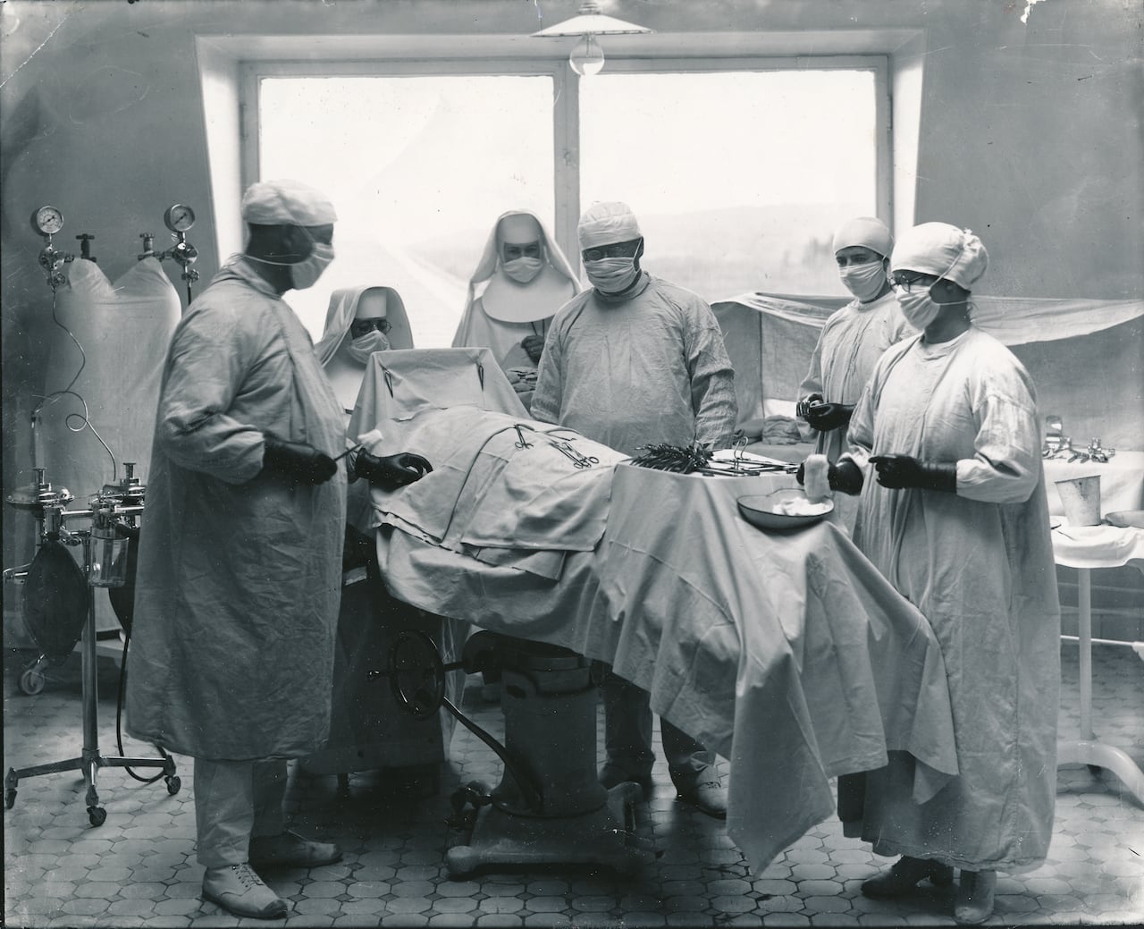 A black-and-white image from the operating room at St. Martha's Hospital from 1925.
