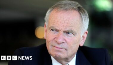 Author and disgraced politician Jeffrey Archer dies aged 86 - BBC