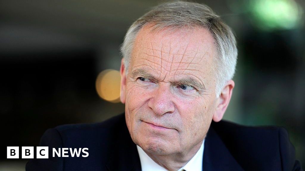 Author and disgraced politician Jeffrey Archer dies aged 86 - BBC