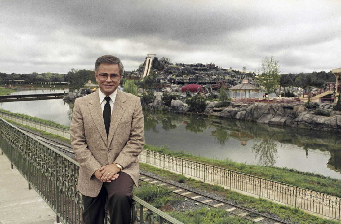 FILE - Television evangelist Jim Bakker poses in front of the Water Park in Columbia, SC, one of the attractions at his Heritage USA, March 19, 1987.