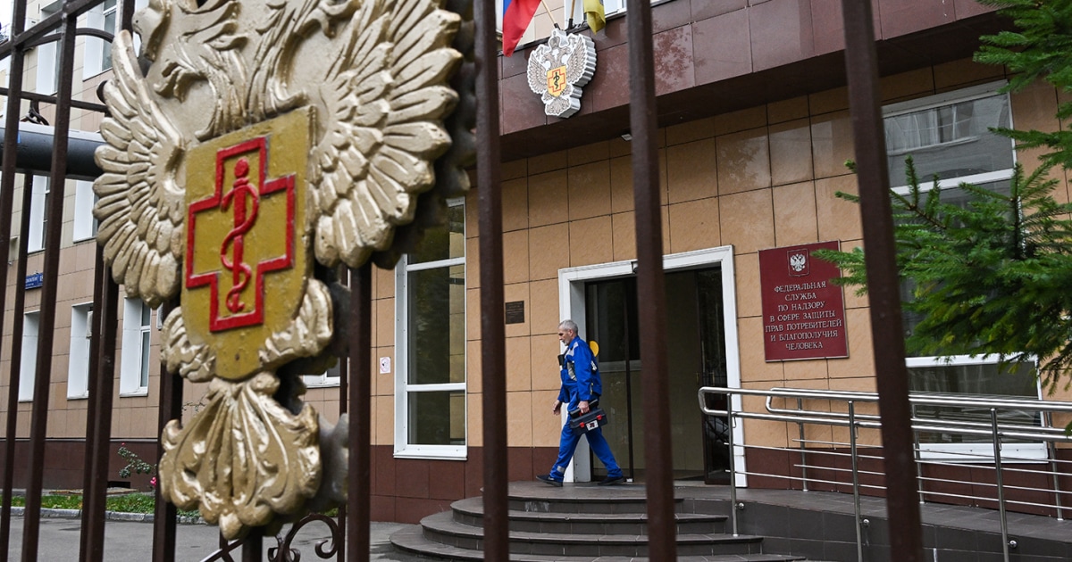 Russia says no plague found in contacts of Siberian lab worker who died