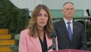 Alberta premier says ‘ridiculous’ for separatists to offer royalties, water to Americans