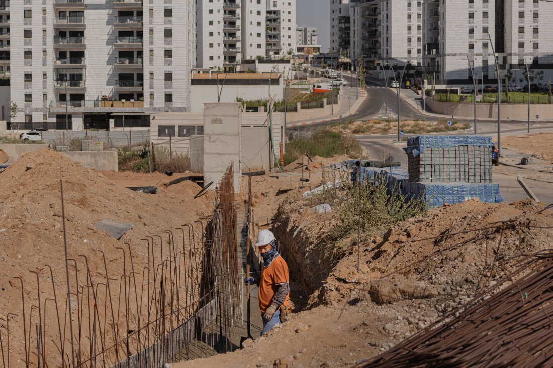SDEROT, ISRAEL, SEPTEMBER 01, 2026: Construction work taking place in a massive new neighborhood in the city, located less than a mile from the Yellow Line (the current de facto boundary inside Gaza). Credit: Amit Elkayam for NPR.