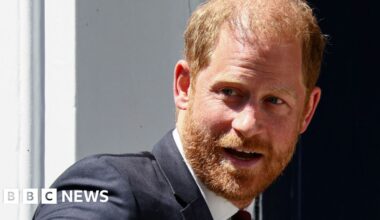 Harry says he 'slipped into depression' after leaving UK for Canada - BBC