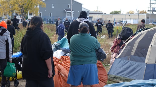 Police, fire department move in to clear Saskatoon encampment