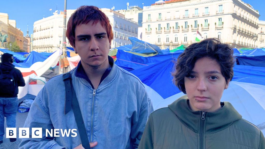 Protesters blame 'vulture funds' for Spain's housing crisis - BBC