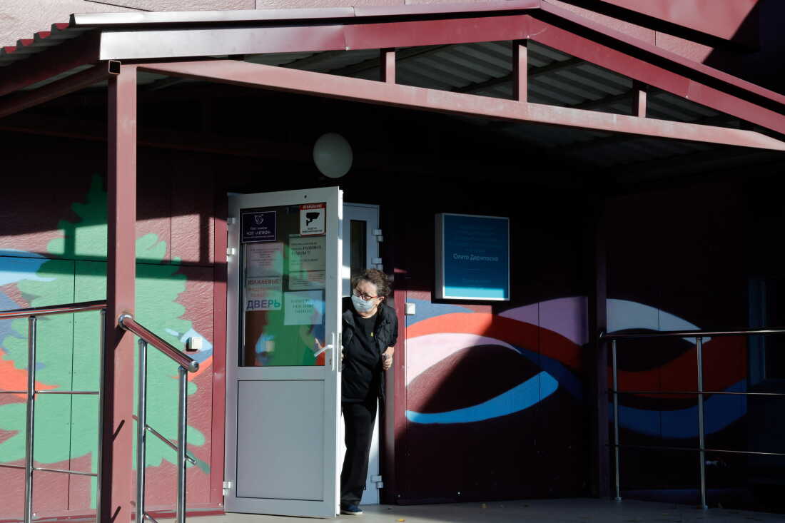 A security person wearing a face mask looks out from the door of an infectious diseases hospital in the town of Shelekhov, where an employee of the Irkutsk Antiplague Research Institute had died, in the Irkutsk region on October 7, 2026.