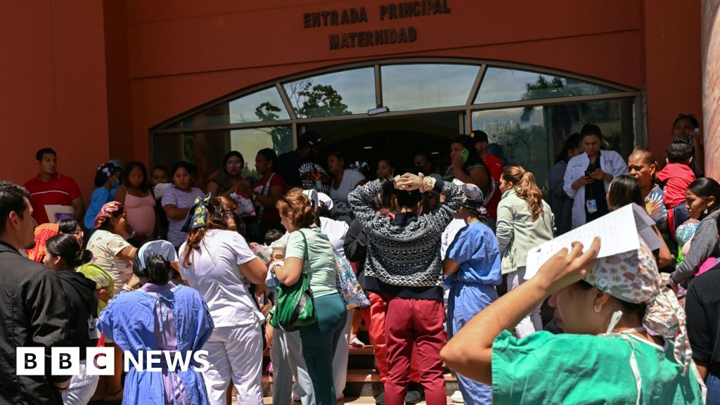 Powerful magnitude 7.7 earthquake hits Panama, damaging buildings - BBC