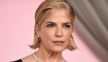 Selma Blair hospitalized after allegedly physically injuring flight attendants on plane - CTV News