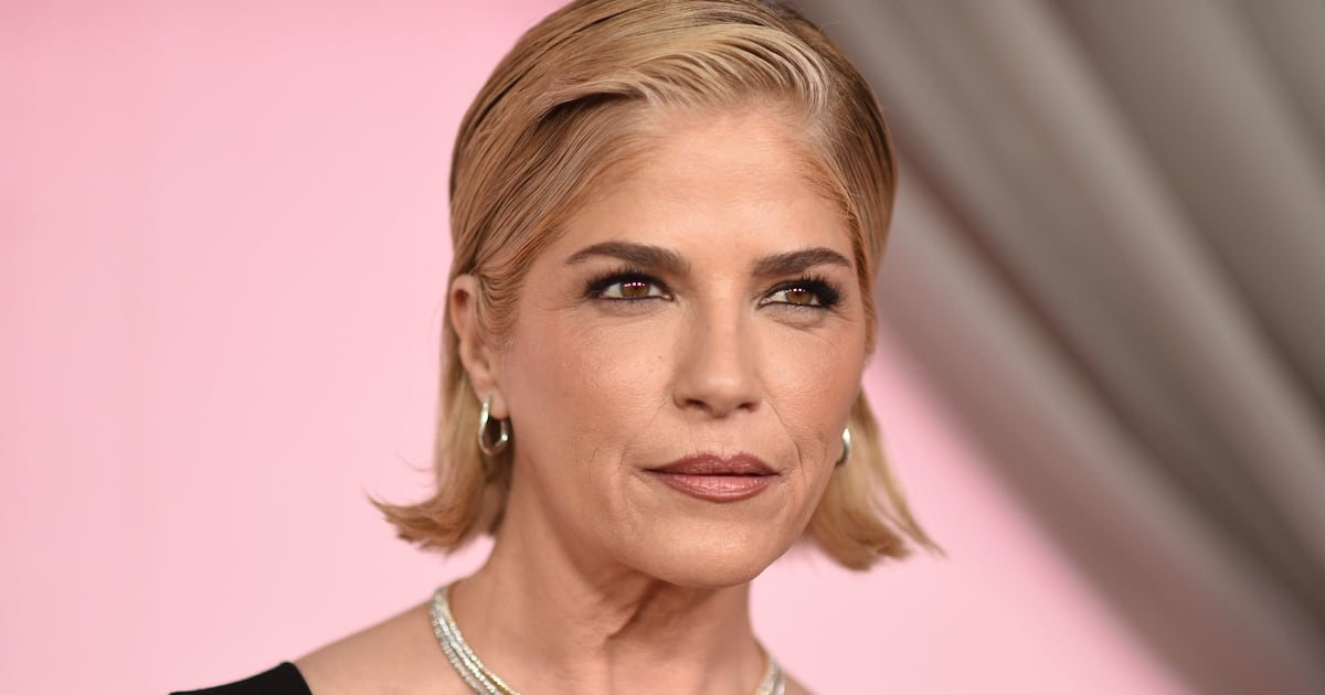Selma Blair hospitalized after allegedly physically injuring flight attendants on plane - CTV News