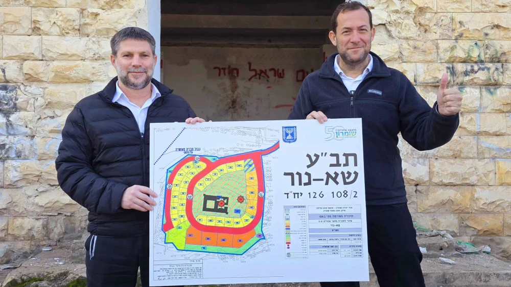 Finance Minister Bezalel Smotrich and Samaria Regional Council head Yossi Dagan in Sa-Nur, Dec. 31, 2025. Photo by Roi Hadi.