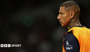 Tottenham forward Richarlsion wearing a substitutes' bib