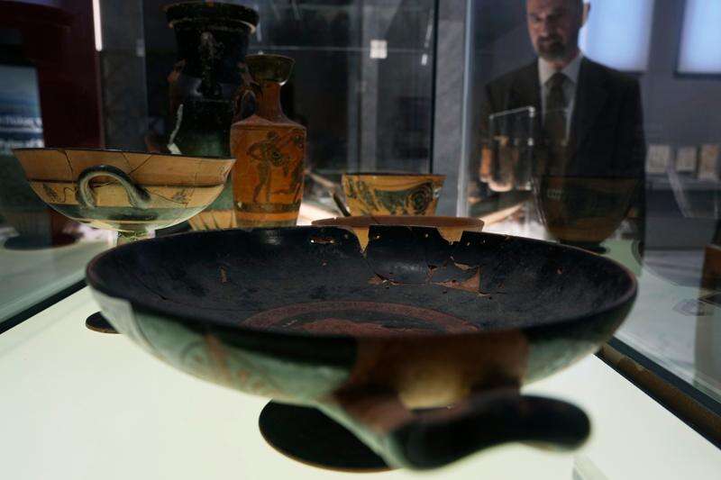 Greek antiquities dating to the 6th and 5th centuries B.C. are displayed during a repatriation ceremony at the National Archaeological Museum in Athens, Greece, Tuesday, Oct. 13, 2026, after 22 artifacts illegally removed from Greece were returned by Israel. (AP Photo/Thanassis Stavrakis)