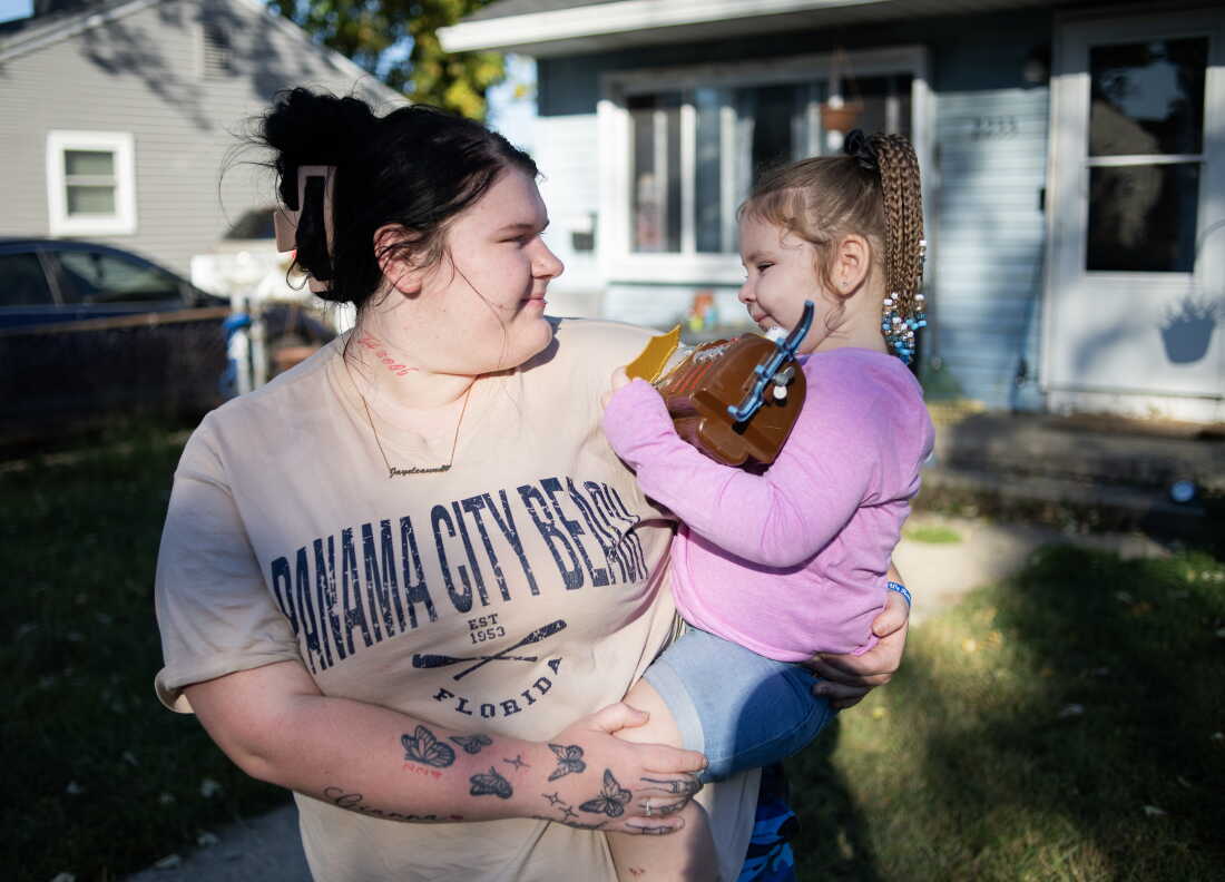 Jayeleauna Lewis and her 3-year-old daughter are from Indiana. When Lewis learned that her state does not replace stolen benefits, she recalled a SNAP worker recommending she go to food pantries for the rest of the month.