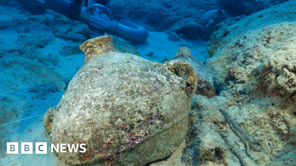 World's oldest shipwreck found off Kekova Island in Turkey - BBC