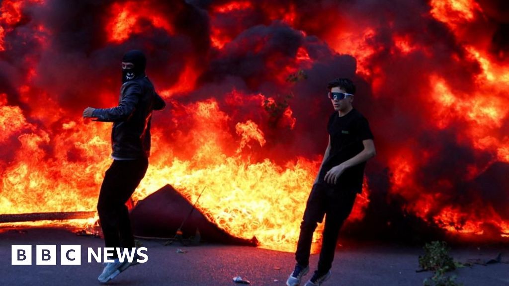 Albania protests: Student protesters attack government ministries in Tirana - BBC
