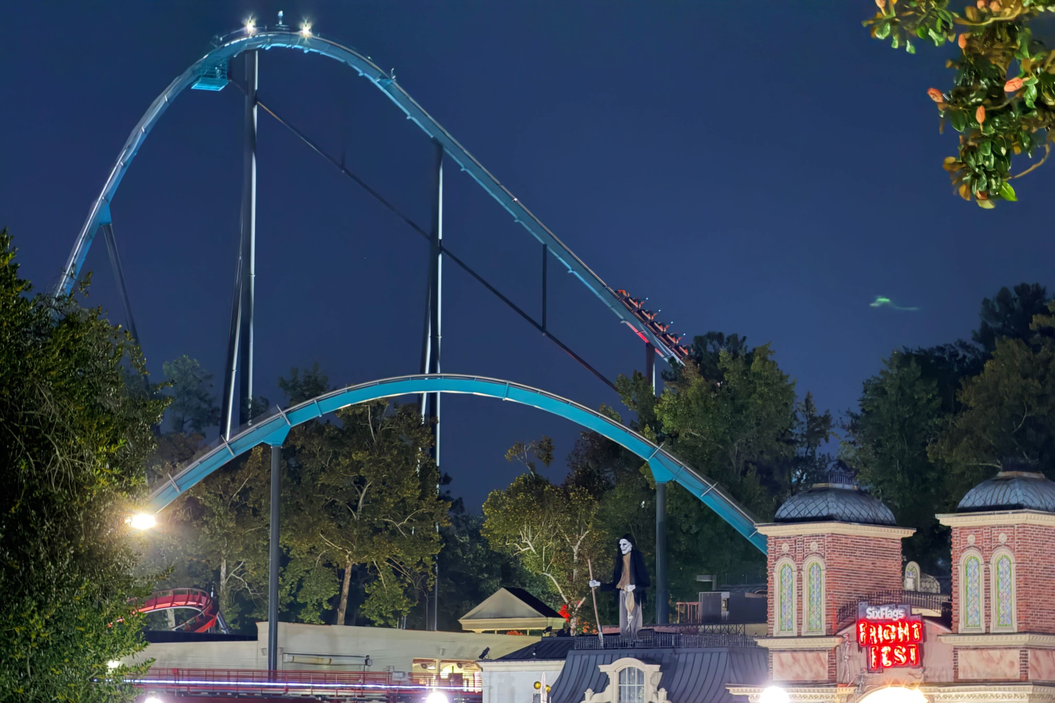 Operating at the venue for two decades, Goliath uses a sheer drop from 200 feet (61 meters) to reach top speeds of 70 mph (112 kph)