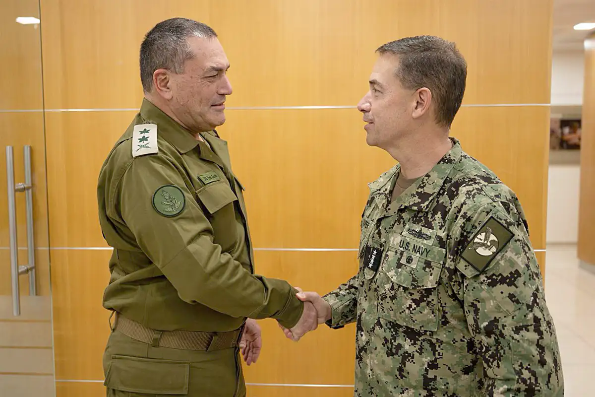 הרמטכ"ל אייל זמיר במפגש עם מפקד סנטקום האמריקני, אדמירל בראד קופר. קשרים צמודים , דובר צה"ל