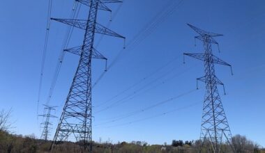 'Very ironic': Ontario signs contract to buy electricity from U.S. during winter months