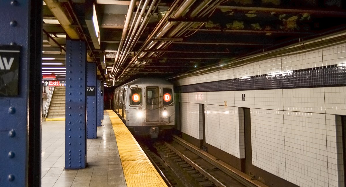 Man shot and killed on Midtown subway platform Saturday afternoon, NYPD says
