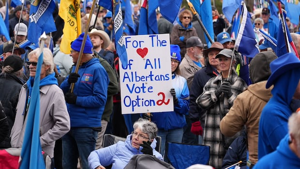 Independence supporters rally outside Alberta's legislature Saturday