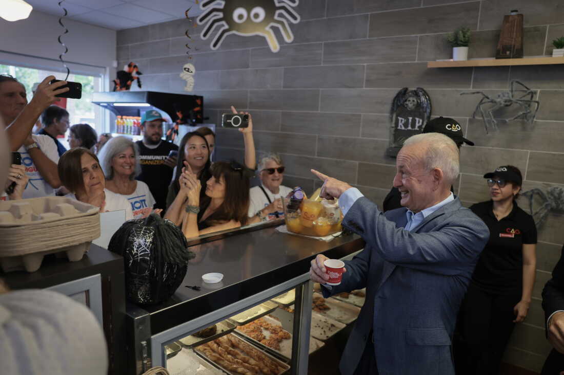 Florida Democratic Congressional candidate Eliott Rodriguez campaign at the CAO Bakery and Cafe on Oct.16, 2026 in Miami. Rodriguez, like Salazar is a former broadcast journalist with Cuban roots.