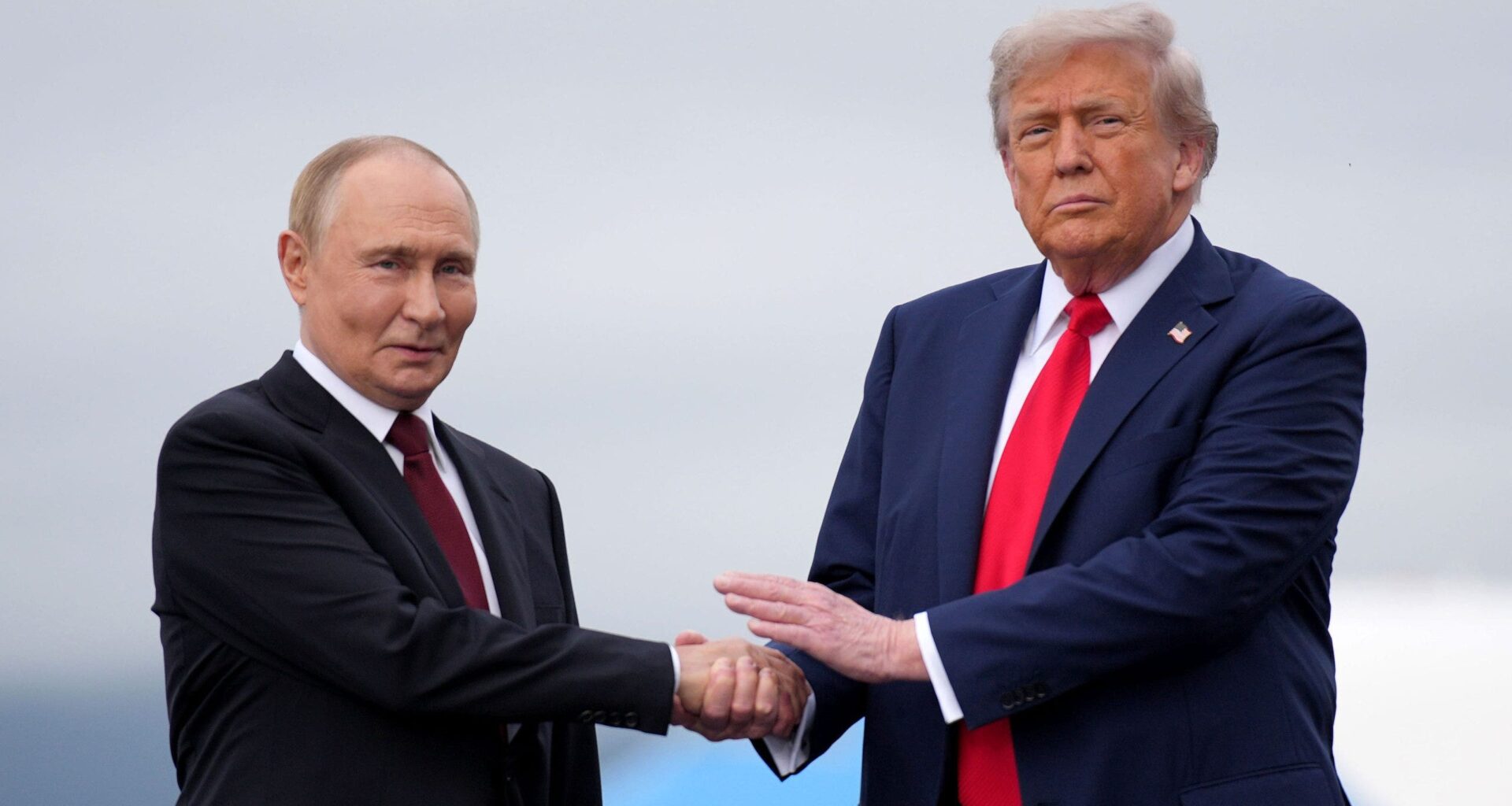 Trump eases Russia sanctions to lure Putin toward Ukraine peace deal