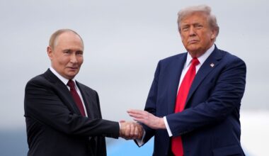 Trump eases Russia sanctions to lure Putin toward Ukraine peace deal