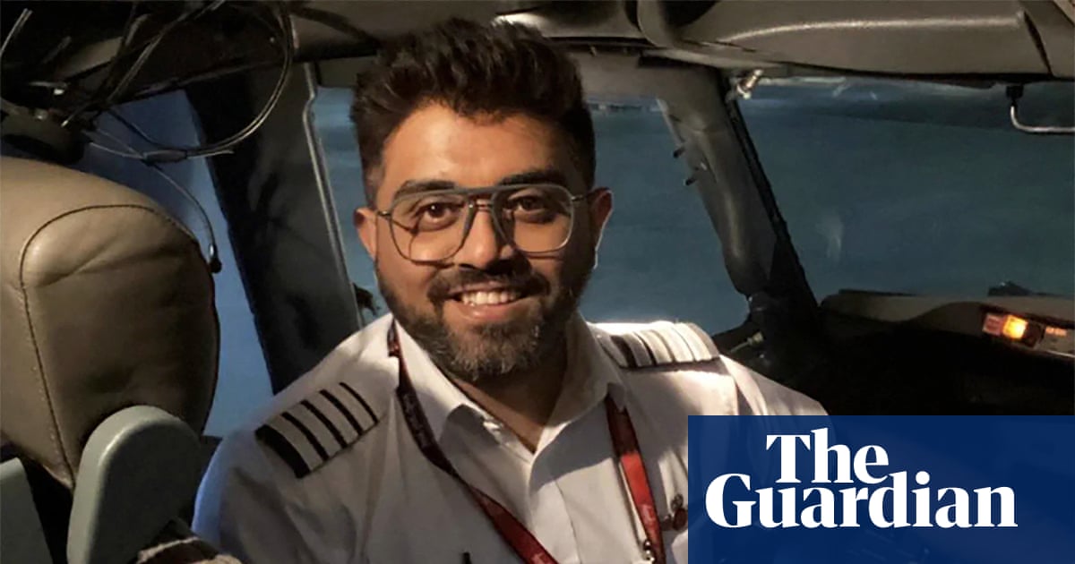 Flydubai captain describes blocking axe blows as co-pilot attacked him | Flydubai plane incident