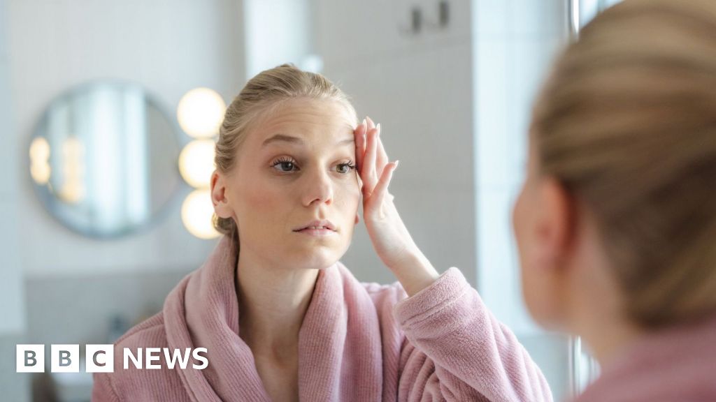 Can a simple photo of your face reveal how ill you are? - BBC